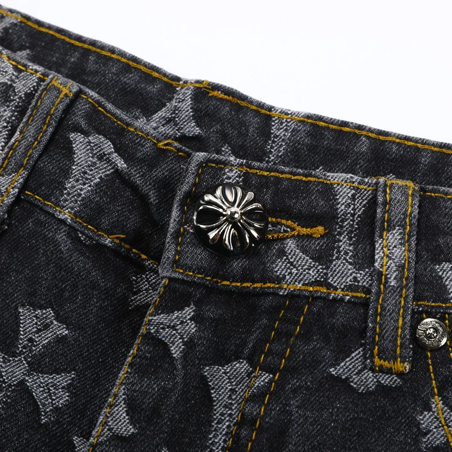 P240 Style No.: H587 Chrome Hearts double-sided full-logo jacquard dark pattern heavy-duty full-print cross jeans. The same style as the Internet celebrity star's cross-printed denim jacket. The unique cross design elements and all-over printing are full of design. It is made of 100% denim cotton fabric with heavy coarse yarn count, which ensures a stiff and tough silhouette while being soft, comfortable and breathable. The lapel is designed with silver buttons and is full of texture. The classic white cross logo is all over the dress, making it a perfect versatile style for spring and summer! Customized jacquard fabric, you can wear it in various styles. This gender-neutral shirt is a must-have for nightclubs. It can be worn as a jacket for both men and women. It can be easily worn by both men and women! The original loose version is made of high-quality pure cotton fabrics. The fabric pattern is high-definition and delicate without burrs. It is comfortable and breathable to wear. All the buttons are molded and customized. It is casual and fashionable and can be matched with any bottoms. It can be windproof and sunproof in spring and summer. It can be worn outside in autumn and winter! Easily concave shape makes you look slimmer and taller, perfect for both men and women! Customized main label, accessories, fully washable, whole body wiring, quality control, no heads!   Size: 28-30-32-34-36 Color: black